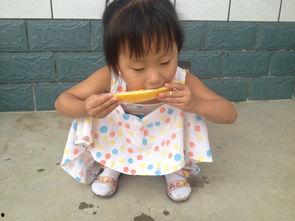 小孩吃瓜砸人,孩子的童言童语揭示生活真谛